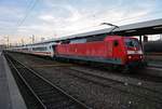 120 146-6 erreicht am Abend des 01.06.2019 mit dem IC2262 von München Ost nach Karlsruhe Hauptbahnhof den Stuttgarter Hauptbahnhof.