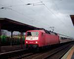 BR120 im Bahnhof Stendal mit IC2543 in Richtung Berlin-Ostbahnhof