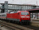 120 120 und 120 132 fuhren im Sandwich als IC 2266 um 14:04 Uhr in den Ulmer Hbf aus München kommend ein.
