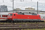 DB Lok 120 111-0 steht auf einem Nebengleis beim badischen Bahnhof. Die Aufnahme stammt vom 03.07.2020.