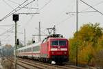 27. Oktober 2016: Lok 120 104 befördert IC2355 Rostock - Berlin - München durch den Bahnhof Hochstadt-Marktzeuln.