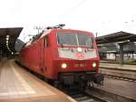 die orientrote 120 155-7 steht abfahrbereit mit dem IC 2803nach Zrich im HBF Karlsruhe 8.8.07