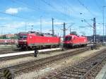 Zwei Rangierfahrten in Bahnhof Mnchen Hbf, links Br.120 156-5 und rechts, Br.1116 268-2.