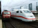 BR 120 103-3 mit einem IC am Haken,rechts der TK 402 025-1  im Schub  eines ICE 2 Richtung Berlin Osbahnhof.(07.09.2007)  