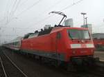 BR 120 136-7 im Schub des IC 1945 von FF /Main nach Berlin 
Ostbahnhof in Dortmund,Gleis 10.(12.10.2007)
