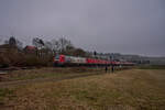 Kalt, dunkel und nass war es am Nachmittag des 25.01.2026 über dem Fuldatal, als 159 239 10 Lokomotiven der Baureihen 112, 114 und 120 auf ihrem letzten Weg begleitete. Für 114 010, 114 040, 112 166, 112 143, 120 208, 120 207, 112 103, 120 206, 120 203 und 120 202 ging es vom Stillstandsmanagement in Leipzig-Engelsdorf zur Verschrottung nach Opladen.