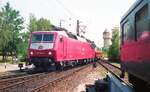 Bw2 Nürnberg-Rangierbf__Lokschau zum 90sten Jubiläum 1993. 120 130-0 mit TEE-Wagen vor dem charakteristischen Rangierbhf.-Wasserturm. __07-08-1993