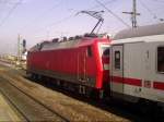 120 104 steht mit IC 2370 Konstanz - Hamburg-Altona in Radolfzell. Der Einsatz dieser Baureihe auf der KBS720 ist auerplanmig, auch bestand der IC nur aus 1.Klasse Apmz Wagen + Steuerwagen. 09.04.08