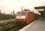 120 143 mit einem IC aus Hamburg nach Mnchen im Januar 1998 im Bahnhof Berlin Zoologischer Garten beim  Kopfmachen .Zum Zeitpunkt meiner Aufnahme war der Bahnhof Zoo Kopfbahnhof da die Stadtbahn zur