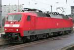 Die 120 106-0 lz in Köln HBF am 23.12.2009