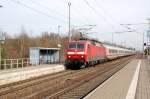 Ein IC-sandwich mit 120 105 an der Spitze durchfhrt am 14.03.09 Burgkemnitz Richtung Leipzig.