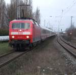 IC73929 von Warnemnde nach Nrnberg Hbf.bei der Durchfahrt im   S-Bahnhof Rostock Holbeinplatz(26.03.09) 