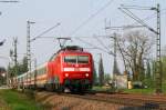 120 143-3 mit IC2364 (Stuttgart-Hbf-Offenburg) am Abzweig Brunnstck (Karlsruhe) 15.4.09