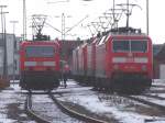 Die 120 125-0 wartet im BW Rostock Hbf.auf ihren nchsten Einsatz.Aufgenommen am 13.03.05