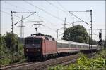 Whrend die Polizei einen Verkehrsunfall unweit der Straenbrcke aufnimmt sind 120 117 (9180 6120 117-7 D-DB) und 120 151 mit dem IC 2028, Nrnberg Hbf - Hamburg-Altona, in die Hansestadt unterwegs.