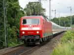 Ein  Sandwichzug  in Kln-West. Vorne zieht 120 123-5, hinten schiebt 120 154-0. Aufgenommen am 18/07/2009.