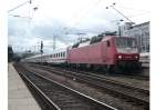 Mit einer kurzen Versptung verlie die 120 149-0 mit ihrem IC 2292 den Stuttgart Hbf in Richtung Frankfurt (Main) Hbf.
(18.07.09)