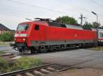 BR 120 140-9 rollt am Abend des 26.7.09 mit einem Leerzug (Wagenpark IC 1934) ber den B am Bhf Eystrup.