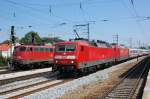 Mnchen-Pasing am 01.08.09: 115 302 wartet mit einem PbZ auf Ausfahrt nach Frankfurt und mu dabei 120 110 & 101 027 vorbeilassen