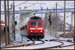 120 156 kommt mit EC379 a.Binz. Hier kurz hinter dem Bf Stralsund Rgendamm.  am 03.01.10 