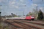 Hier verlsst 120 139 mit ihrem  Orientroten  Farbkleit den Bahnhof Remagen.