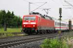 120 122-7 mit einen unbekannten IC Richtung Nrnberg in Iphofen am 17.06.2010 (Rene)