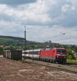 120 144-1 mit IC 187 (Stuttgart Hbf - Zrich HB) am 29. Mai 2010 in Welschingen.