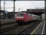 120 148 mit ICxxxx aus Strasslund bei der Abfahrt in Dsseldorf Hbf, 23.07.2010