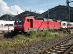 Die 120 125-0 stand am 13.7.10 mit IC 2871 nach Dresden Hbf, im Leipziger Hbf.