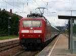 IC 2371  Schwarzwald  (Hamburg Hbf-Konstanz) mit Schublok 120 144-1 in St.Georgen 2.8.10