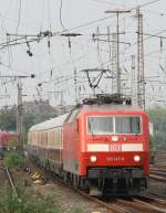 120 145-8 mit IC 1817 am 06.06.10 in Duisburg Hbf.