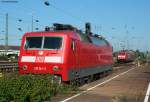 120 154-0 wartet am 21.9.10 auf neue Aufgaben, whrend hinten 146 202-7 mit einem RE aus Stuttgart einrollt. Karlsruhe Hbf 21.9.10