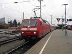 BR 120 152-4 mit Intercity ist gerade aus Karlsruhe ber Stuttgart, Aalen und Ansbach in Nrnberg eingetroffen.