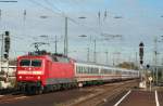 120 103-7 und 101 034-7  In Form  mit dem IC 2100 (Nrnberg Hbf-Basel SBB) bei der Einfahrt KArlsruhe HBf 28.10.10