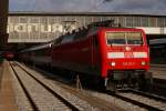 120 125-0 mit einem Eurocity in Mnchen Hbf am 14.08.2010