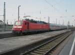 Hier 120 146-6 mit IC2209 von Leipzig Hbf. nach Mchen Hbf., bei der Einfahrt am 22.4.2011 in Leipzig Hbf.