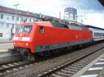 120 159-9 steht mit dem IC 2052 Stuttgart Hbf - Saarbrcken Hbf am 27.05.2011 in Kaiserslautern Hbf