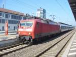 120 103-7 steht mit dem IC 2054 Frankfurt (Main) - Saarbrcken am 01.08.2011 in Kaiserslautern Hbf