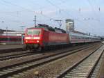 120 114-4 zieht den IC 2052 Stuttgart - Saarbrcken am 04.08.2011 aus Kaiserslautern Hbf