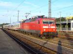 120 143-3 zieht den IC 2052 Stuttgart - Saarbrcken am 15.08.2011 aus Kaiserslautern Hbf    