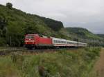 Die 120 125 mit dem IC Rottalerland am 30.07.2011 unterwegs bei Karlstadt.