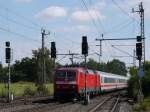 Am Zugende des IC 2205 Hamburg-Altona - Berlin-Sdkreuz schiebt 120 156, an der Zugspitze luft 120 101;  Bchen, 20.08.2011  
