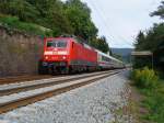 120 131-8 fhrt als IC 2054 Frankfurt - Saarbrcken am 29.08.2011 bei Lambrecht in richtung Kaiserslautern