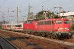 Die 110 438-9 zieht den PbZ 2477 von Dortmund nach Frankfurt durch Oberhausen HBF am 02.10.2011