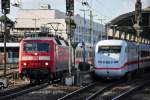 120 132-6 IC neben 402 040-0 ICE im Hbf Bonn - 27.01.2012