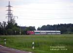 Der letzte IR2284 erreicht hier gleich am 27.05.06 den Bf Falkenberg/E. aus Richtung Riesa. Auch hier hat sich schon wieder ein weier Wagen eingeschlichen. Zuglok ist 120 137. Der Strommast im Hintergrund ist auch im Wappen der Energiestadt wiederzufinden.