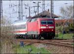 120 146-6 mit IC1932 auf dem Weg  nach Oldenburg.   (Stralsund am 01.05.06) 