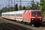 Die 120 113-6 mit einem Norddeicher IC durch Duisburg Groenbaum Richtung Koblenz am 24.06.2012