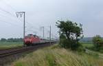 Die 120 104-5 zog am 27.06.2012 den IC 135 von Luxemburg nach Norddeich Mole, hier bei Veenhusen.