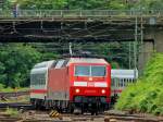 120 143-3 zieht am 13.07.2012 den IC von Aachen Hbf nach Berlin durch das Gleisvorfeld von Aachen West.